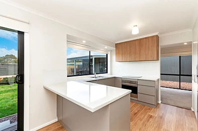 ਰਸੋਈ - 10 Barries Road, Bushfield, VIC 3281