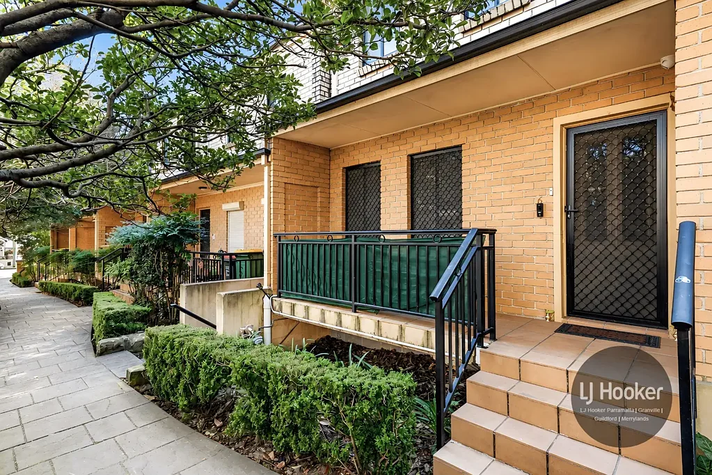 Granville 3Zimmer 3 Beds Well Maintained Townhouse – Prime Location