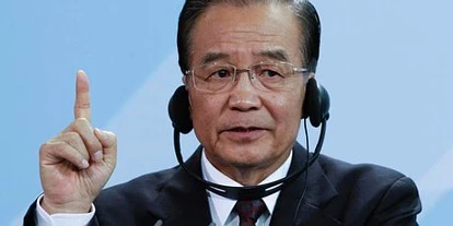 温家宝表示：将实行较大幅度的人民币汇率双向波动 进一步发展中美双向贸易 ... ...