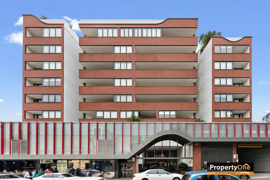 Strathfield 2房 高级公寓，两个独立阳台，巨大屋顶露台。Centric complex，200米火车站商店。明亮客厅，燃气厨房，主卧套间，现代主浴室。屋顶露台，164平米。 Spacious top floor Rooftop Courtyard City View Apartment for Sale!!! Don't miss out.