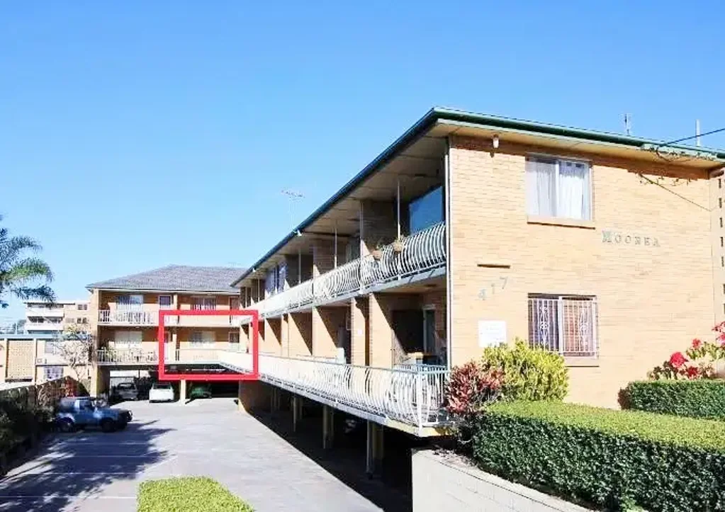 Neat 1 Bedroom unit in New Farm - 2 tandem car spaces