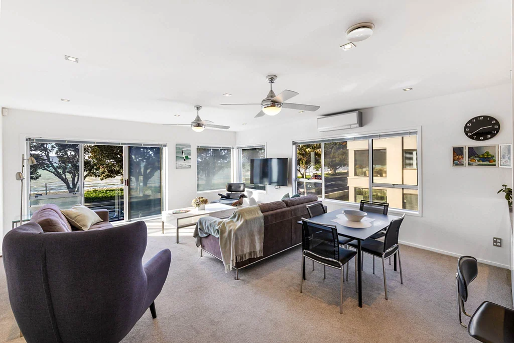 Kohimarama 2 Slaapkamer First-Storey Beachfront Sanctuary with Harbour...