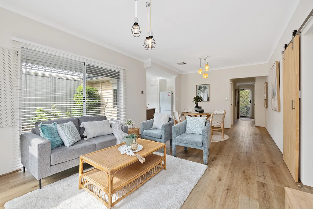 6D Edgehill Walk, Piara Waters, WA 6112