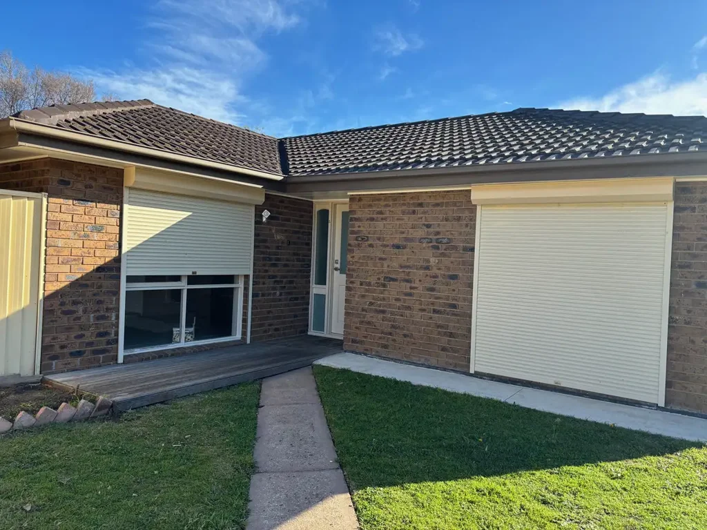 Spacious Dual-Kitchen Home in Meadow Heights