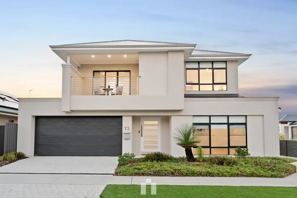 Treeby 4房  A Statement Home with Unmatched Bushland Outlook & Space to Match