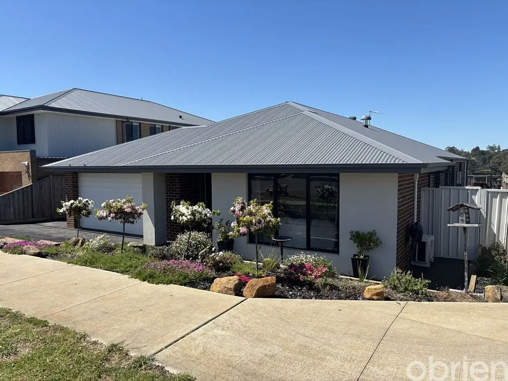 Warragul 4 Bedroom Imagine Room For Every Chapter.

Can you picture it?