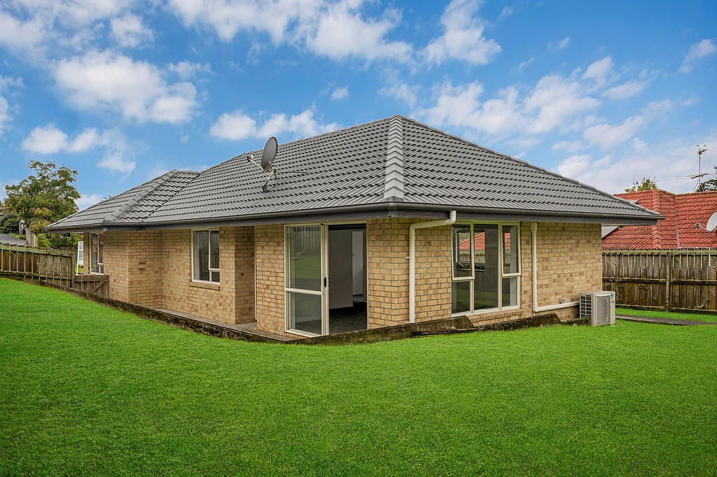 17 Cretian Crescent, Henderson, Waitakere City, Auckland