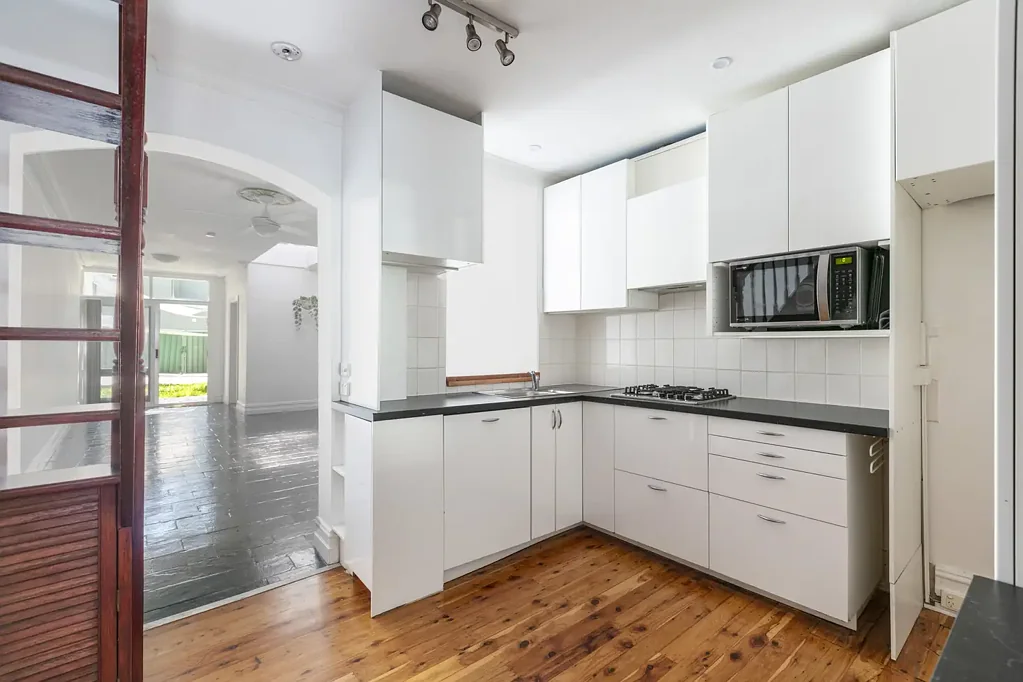 Three-bedroom terrace close to light rail, waterfront