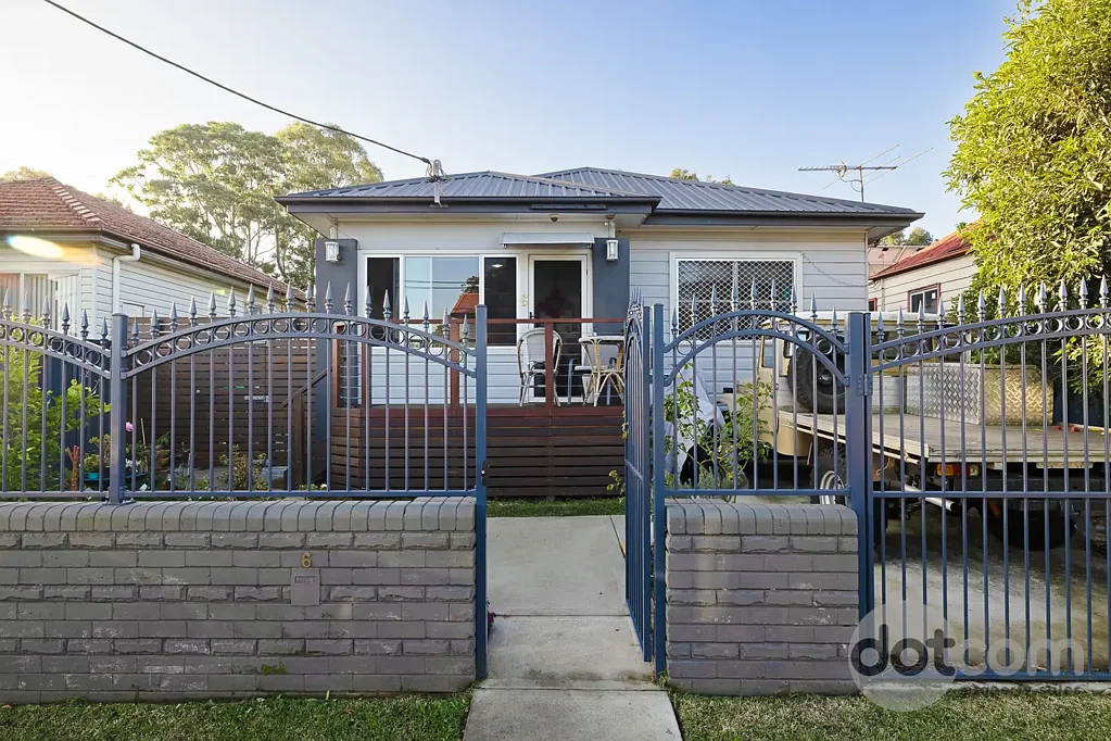 Jesmond 6ਬੈੱਡਰੂਮ Two Houses on One Title