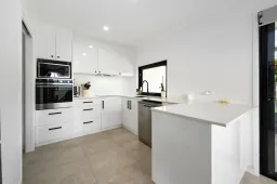 2 Chiba Street, Coombabah