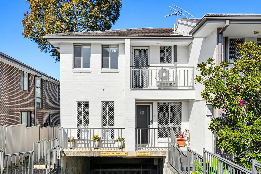 Toongabbie 3房 独一无二的朝北联排别墅 ONE OF A KIND NORTH FACING TOWNHOUSE