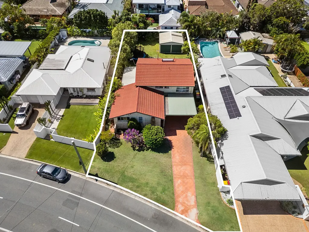 Burleigh Waters 4房  Prime Location - Priced to Sell