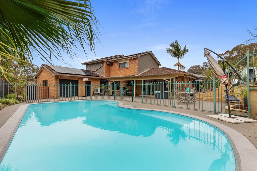 Illawong 4 Slaapkamer SPACIOUS FAMILY LIVING WITH A RESORT-STYLE BACKYARD