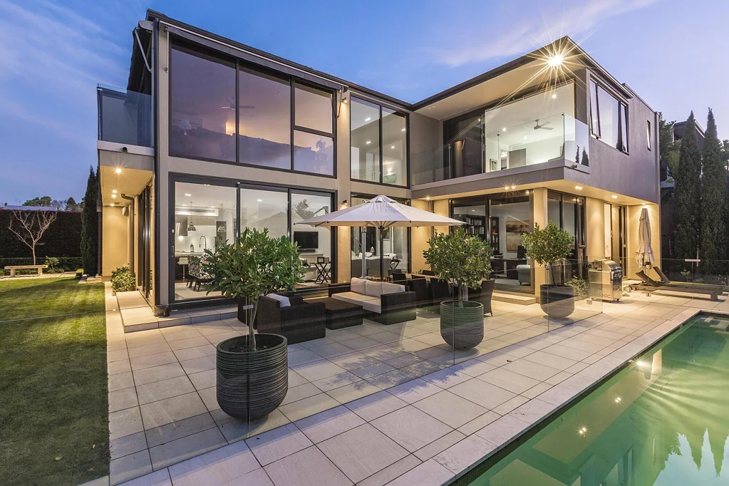 Mission Bay 4ห้องนอน Elevated luxury with harbour views & privacy