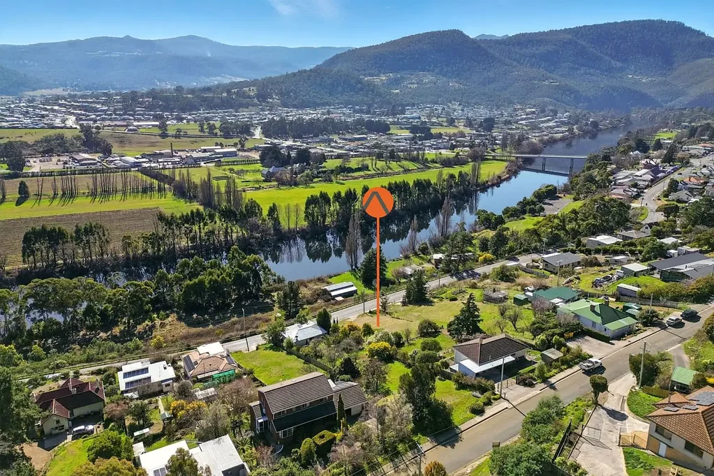 New Norfolk Breathtaking river views from large versatile block