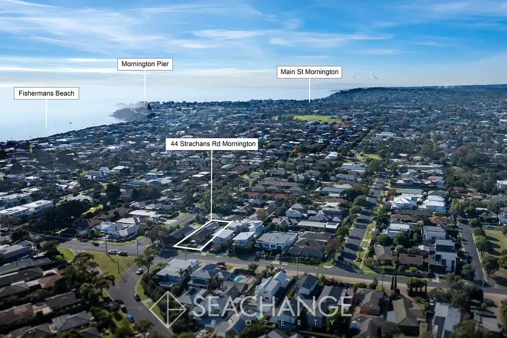 Mornington 3房 766平米阔地 海滨黄金地段 多功能后部公寓 街道外停车位 步行即达海滩与商圈 Renovate, Rebuild or Redevelop