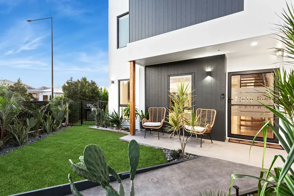 Palmview 6બેડરૂમ Architectural Elegance Meets Lifestyle Luxury - REF: 4350