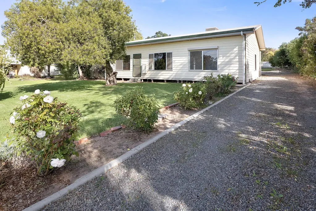 Nyah 3બેડરૂમ Charming Family Home on Spacious Block - A Lifestyle Opportunity Awaits