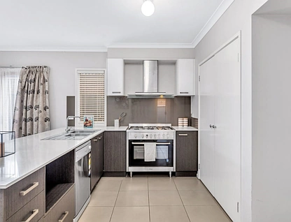 6 Stringybark Close, Manor Lakes, South West Melbourne, 3 Bedrooms, 2 Bathrooms, House