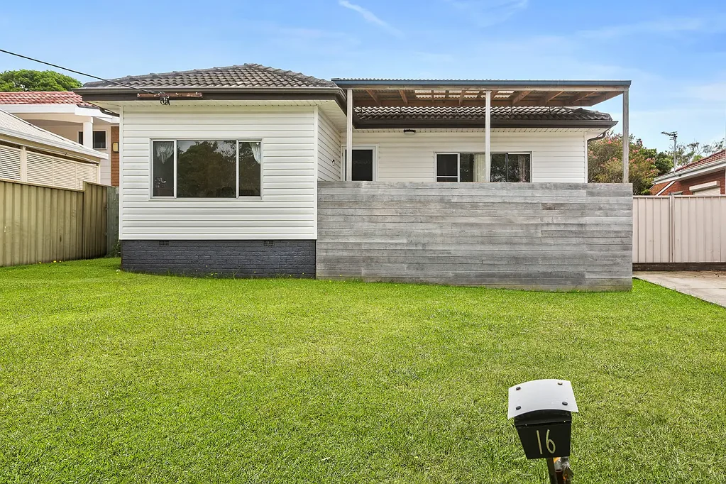 16 Strata Avenue, Barrack Heights, NSW 2528