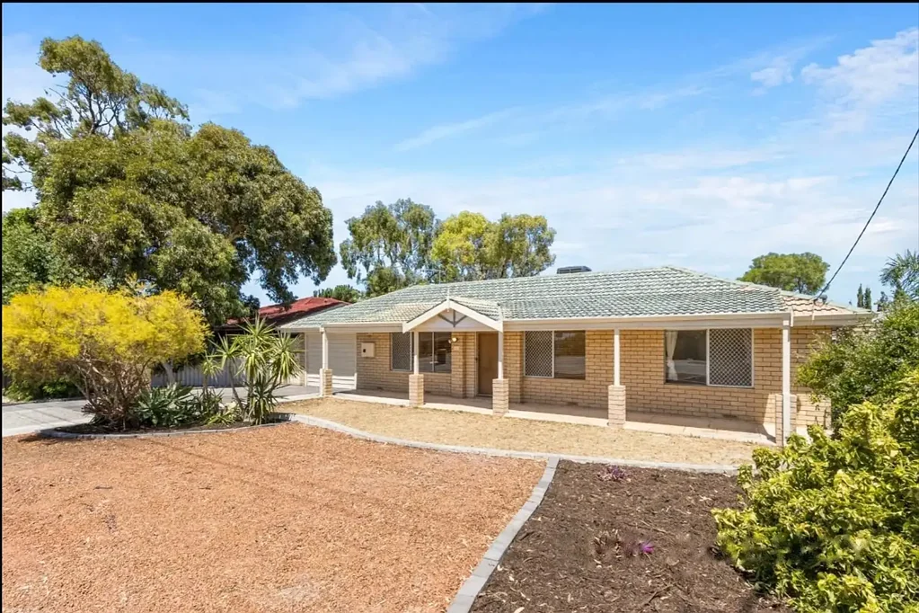 3x1 House in Beldon with Swimming Pool