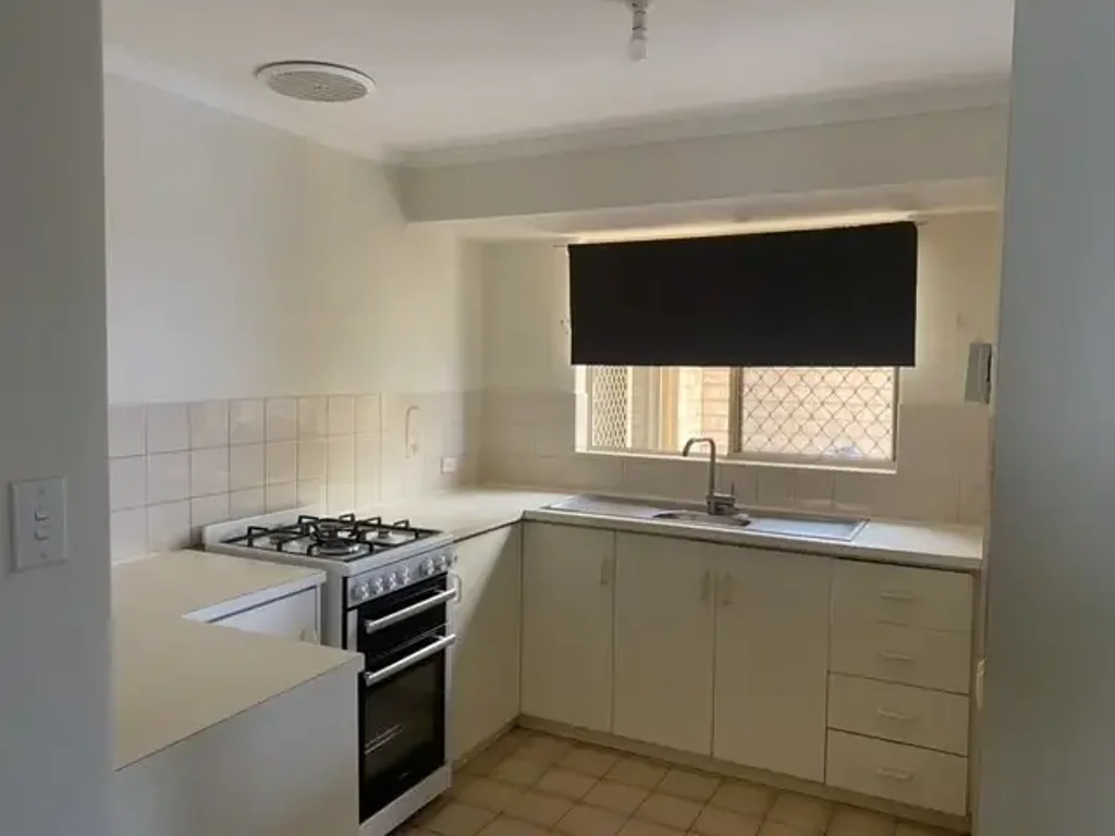 Great Unit, Private Yard!