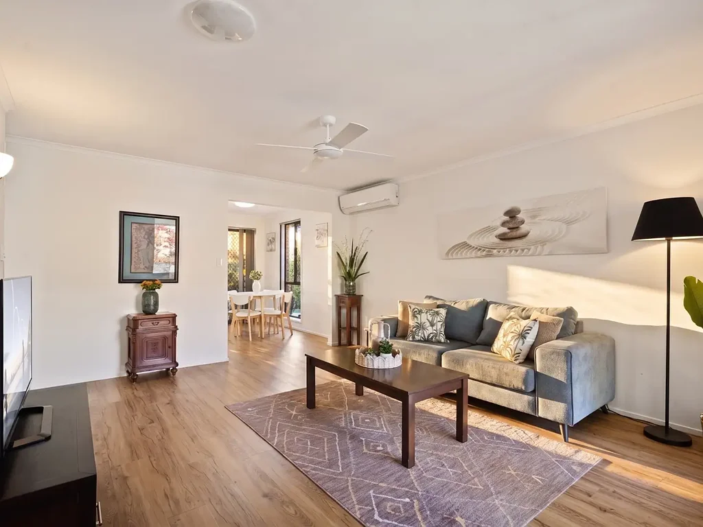 Burleigh Waters 2غرفة نوم Rare Single-Level Villa Offering Privacy & Parkland Views