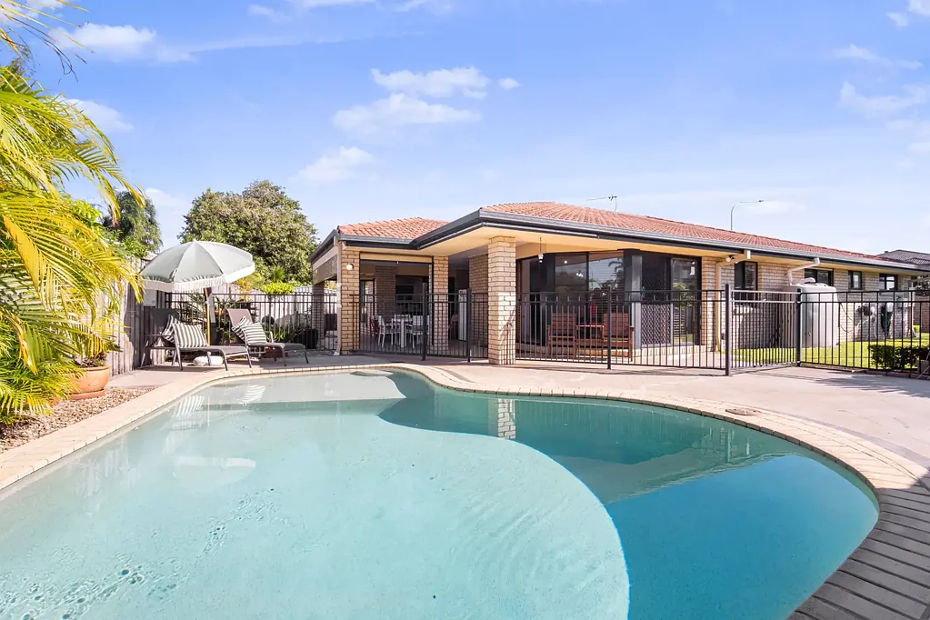 2 Tradewinds Avenue, Paradise Point, QLD 4216
