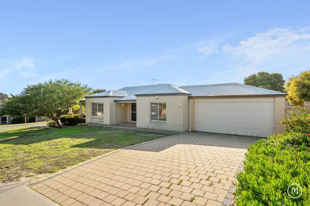Melville 3Moenga Gorgeous Single Level Home