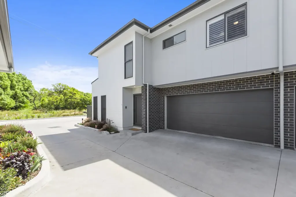 Elermore Vale 3房  Stunning 3 Bedroom Townhouse