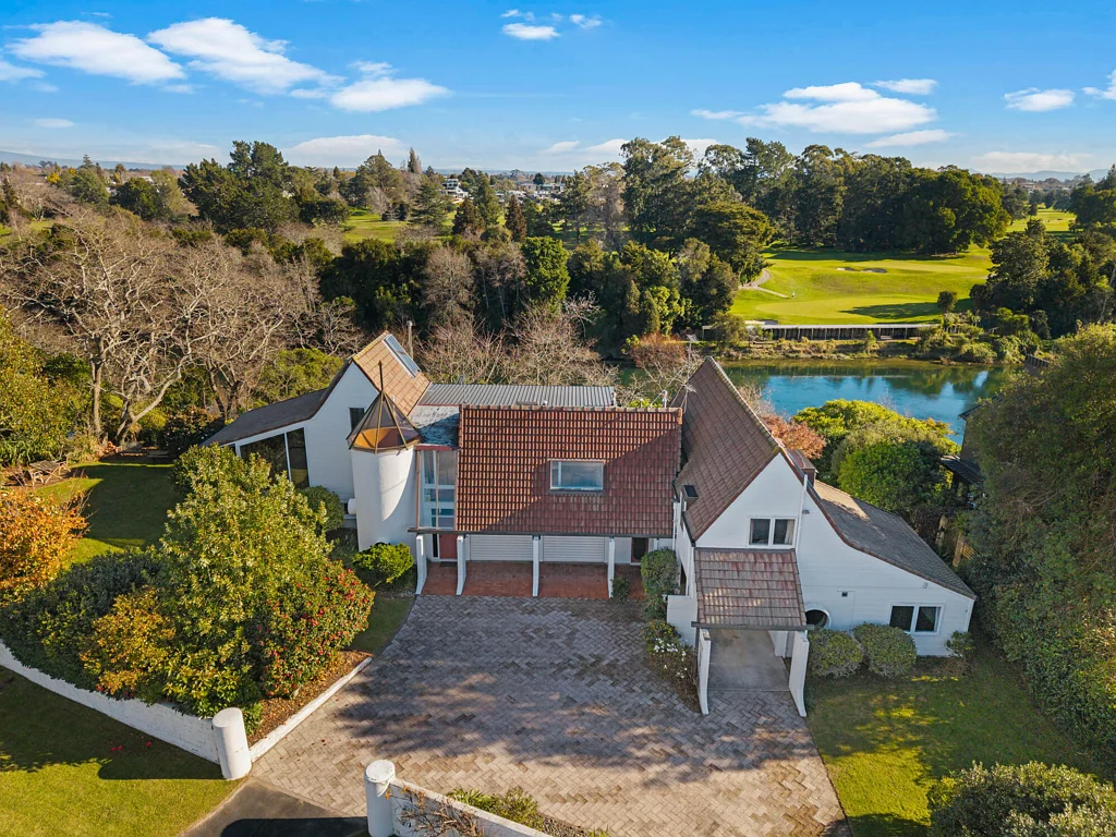 Queenwood 6 Bedroom Multi-Generational Living Opportunity!