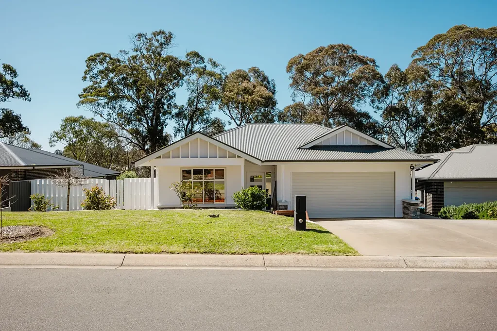 Mount Barker 4બેડરૂમ Timeless Hamptons Elegance in the Heart of Bluestone