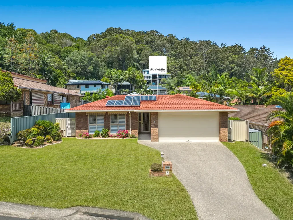 Currumbin Waters 3कमरा Family Home with Endless Potential in a Prime Currumbin Waters Location