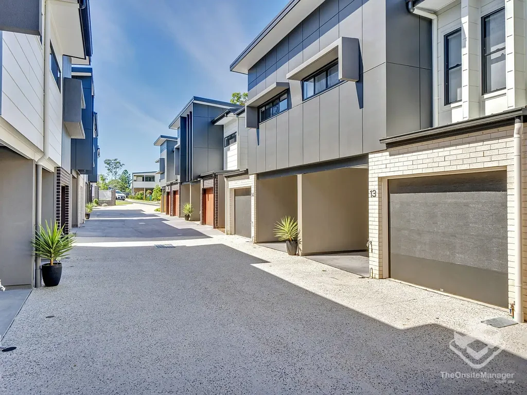 STUNNING LUXURY FOUR-BEDROOM TOWNHOME