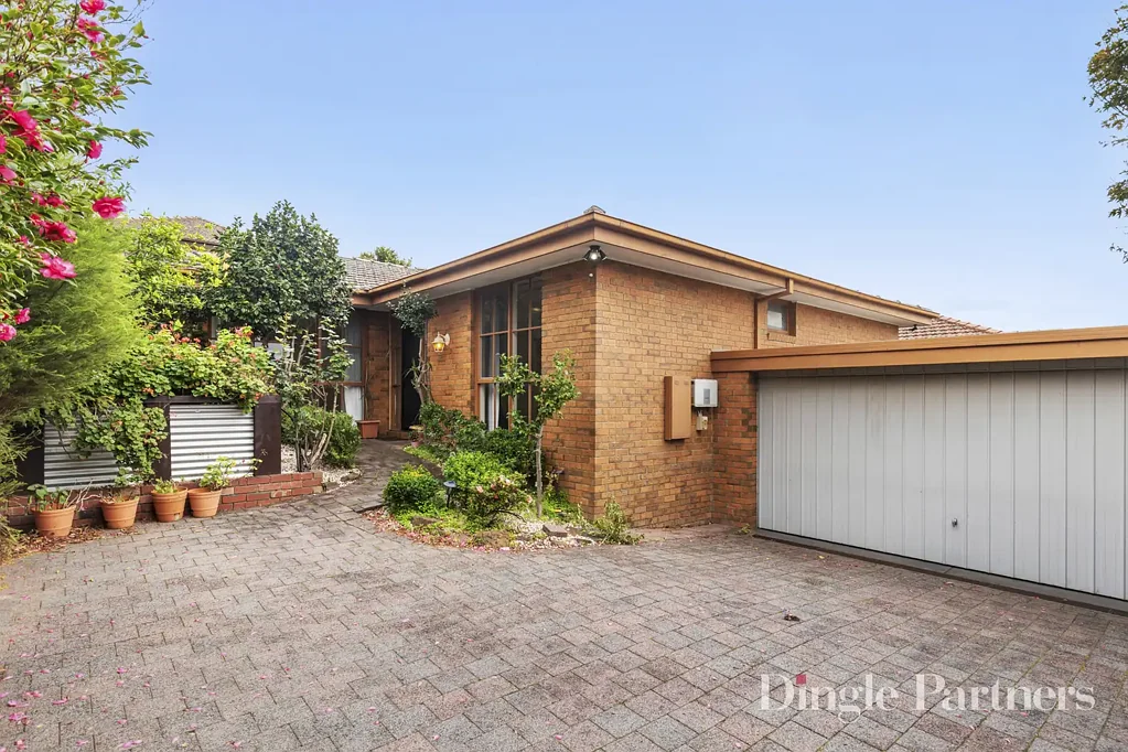 Stylish Single-Level Gem with Sunlit Easy-Care Living