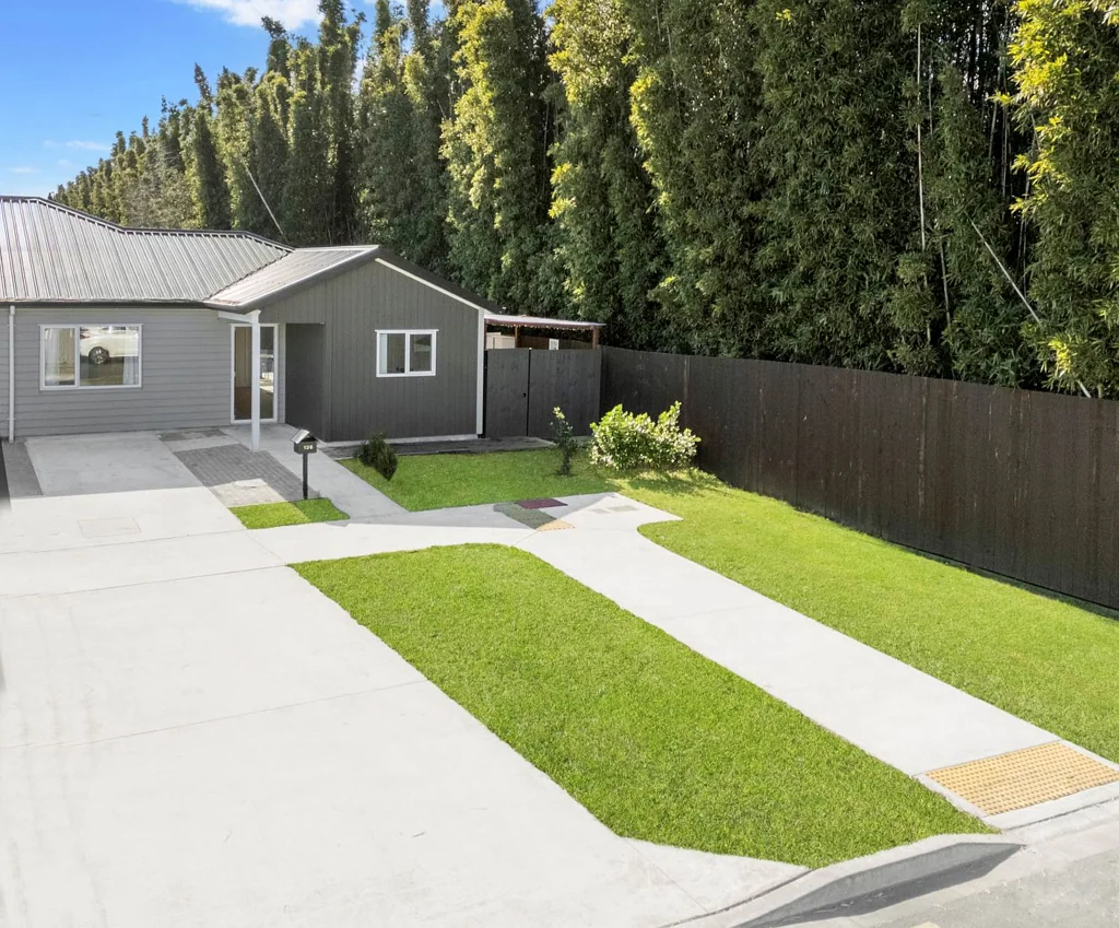 Takanini 3房  Home with one of the Longer Driveways