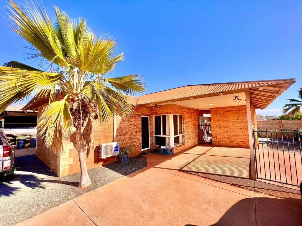 3 BEDROOM BRICK BEAUTY !!