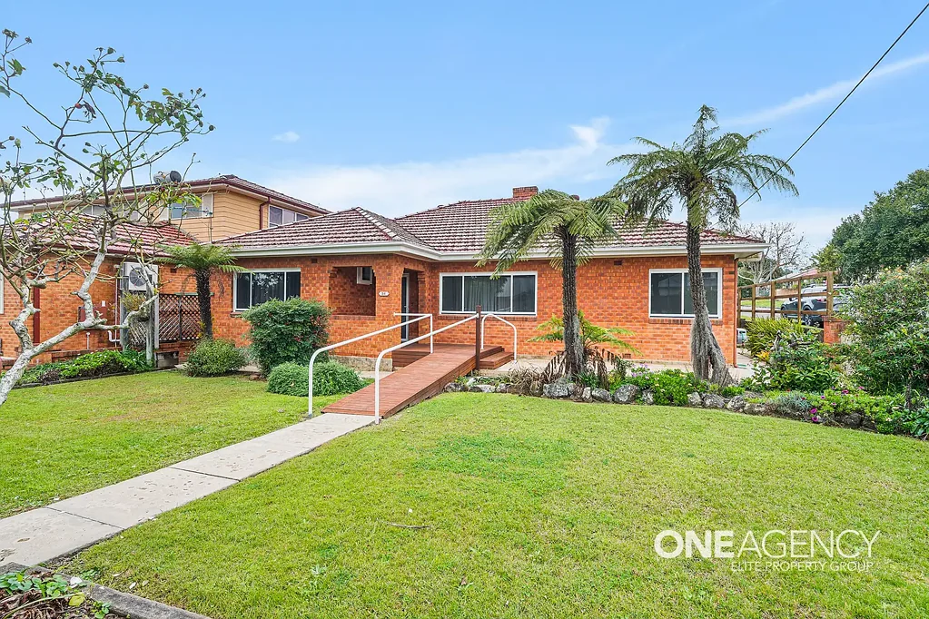 SPACIOUS FAMILY LIVING IN THE HEART OF NOWRA