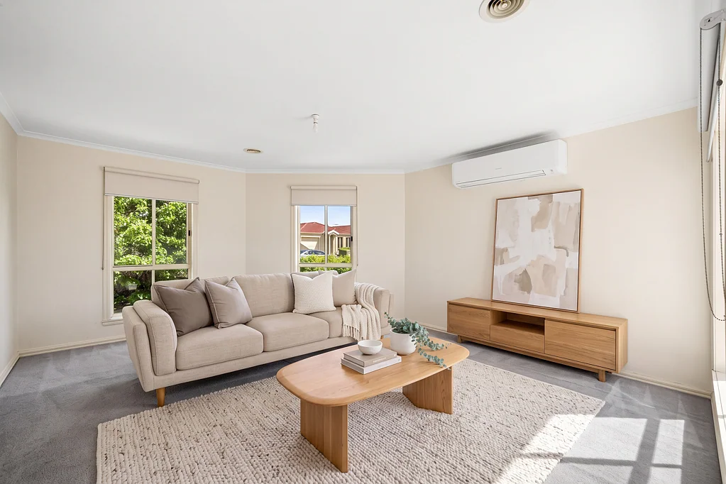 Hillside 3ਬੈੱਡਰੂਮ Easy, Low Maintenance Living in a Convenient Hillside Location