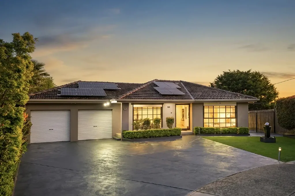 Greenvale 4房 Greenvale 翻新豪华家庭住宅，4卧+多功能房 Renovated 4+ Bedroom Luxury Family Home in Original Greenvale