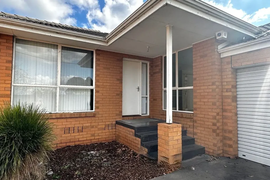Modern, Low-Maintenance Living in a Prime Clayton Location