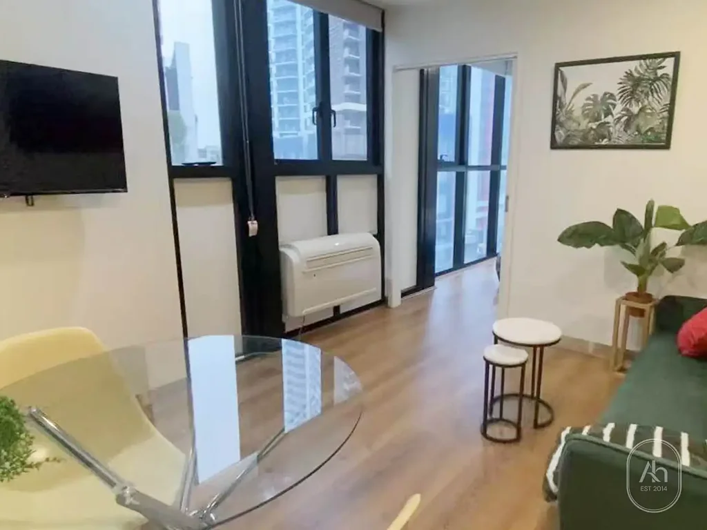 Fully Furnished 1-Bedroom Apartment in Prime Southbank Location