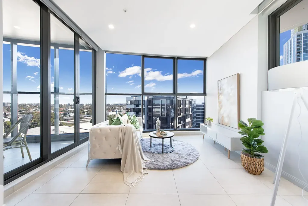 Stunning One-Bedroom Apartment in Meriton's Aura