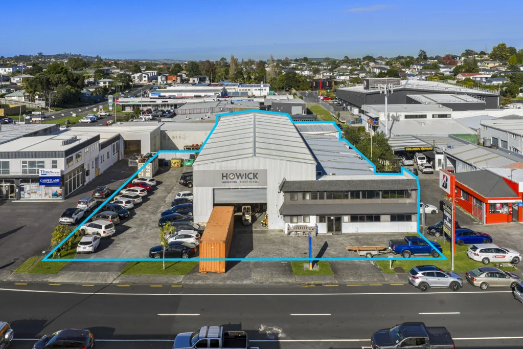 Howick  1,700m² Industrial with Gantry Crane