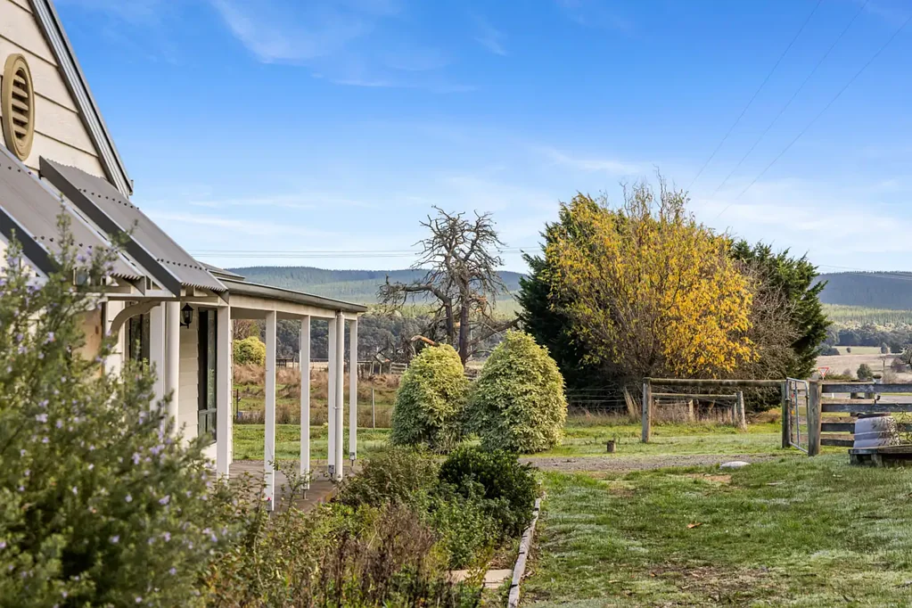 Scarsdale 4房  1 Acre Opportunity – Solid Weatherboard Home Offering Outstanding Potential in Scarsdale