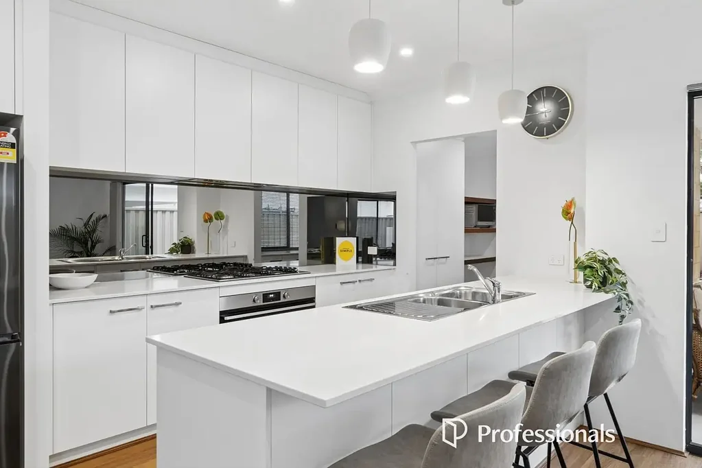 Forrestfield 4房  Thinking of Building? This Beautiful Ross North Home is Ready to Enjoy NOW!