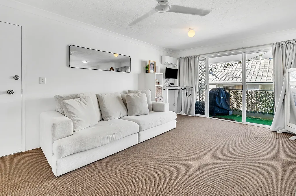 Surfers Paradise 2房  TWO-BEDROOM BEACHSIDE APARTMENT IN 'CASCADE GARDENS'