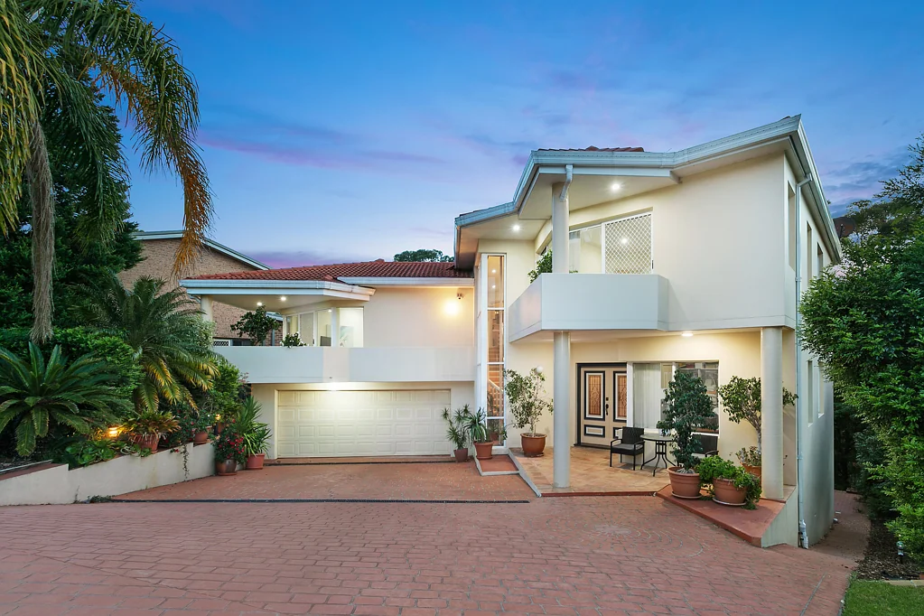 East Ryde 5chambre Magnificent double brick triple-storey home in premier location