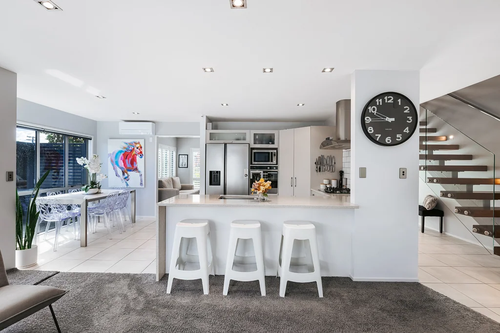 Tauranga South 4침실 Architectural Ease, Rare Triple Garaging
