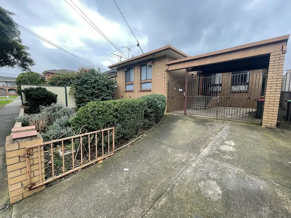 Sunshine 3 Bedroom Top Location in Sunshine! Buy one or both!